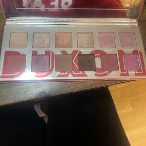Buxom Boss Babe Dolly Palette